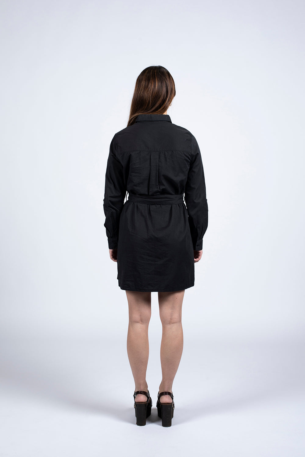 robe chemise  noire cintré à la taille