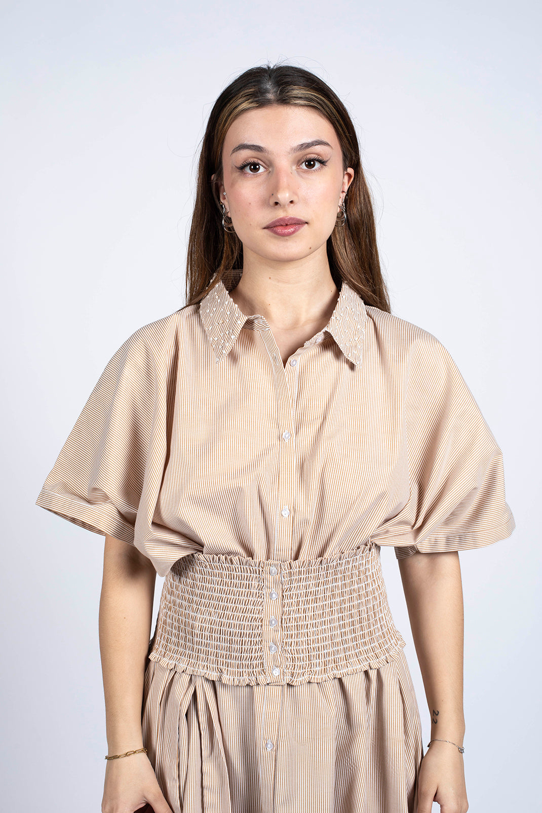 robe chemise beige mi-longue en coton bio certifié 