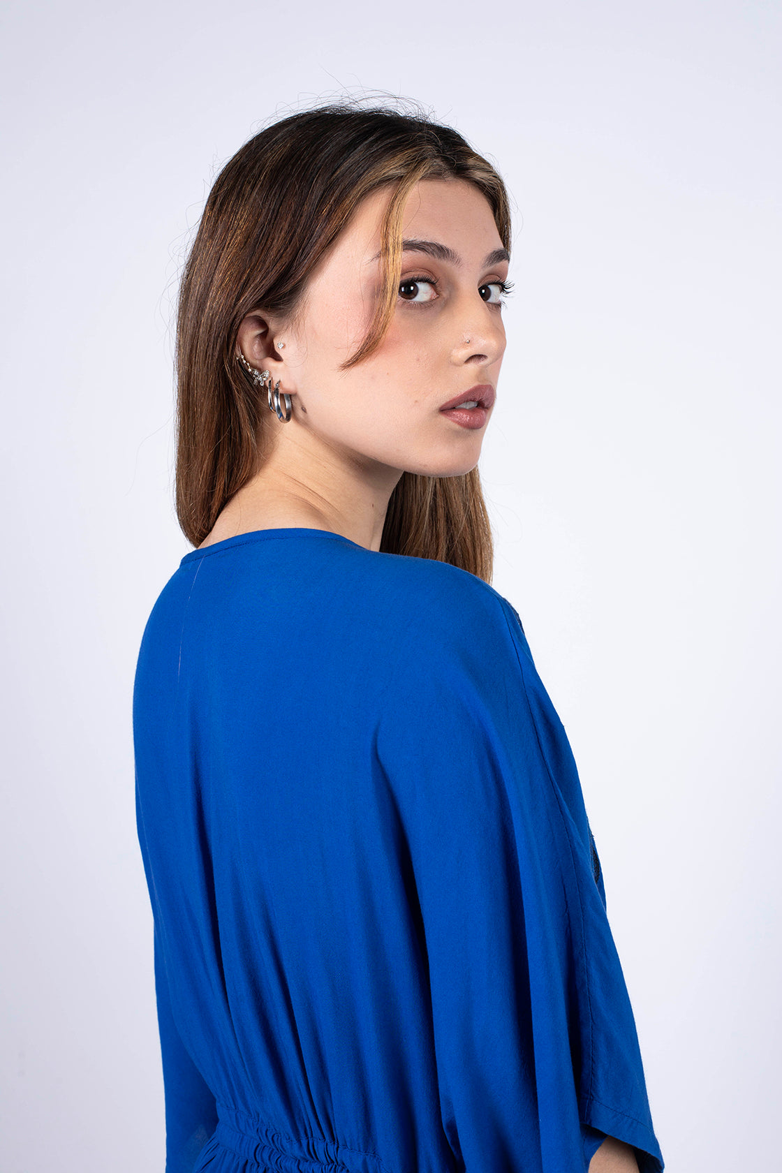 robe longue avec liens ajustable au niveau de la taille. Robe en fibre de pétales de roses certifié eco vero