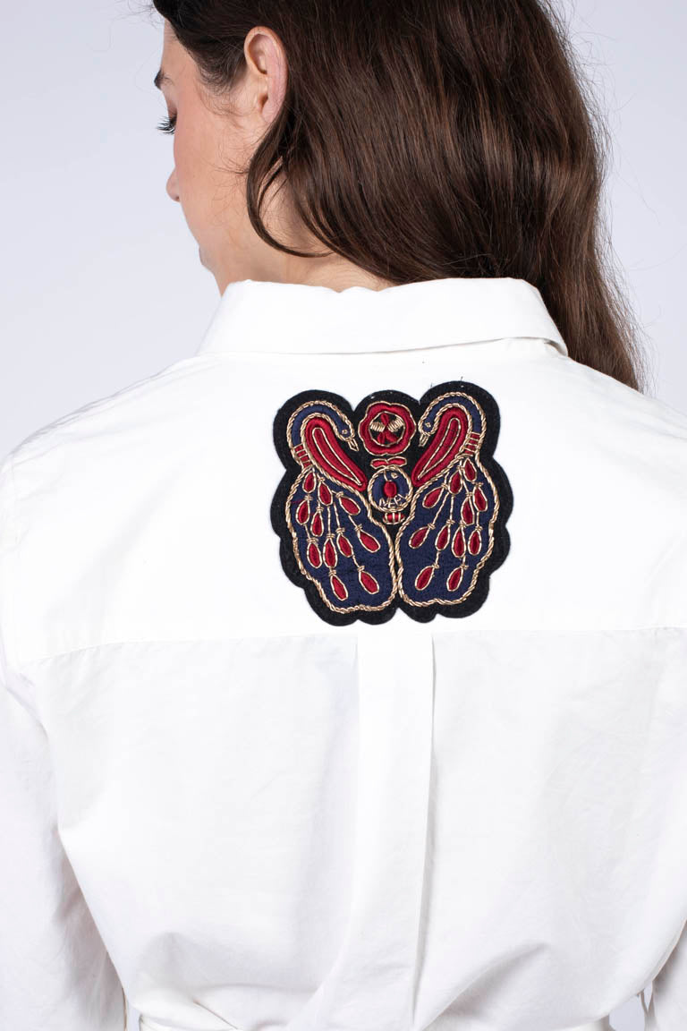 robe chemise blanche avec broderie artisanale au dos